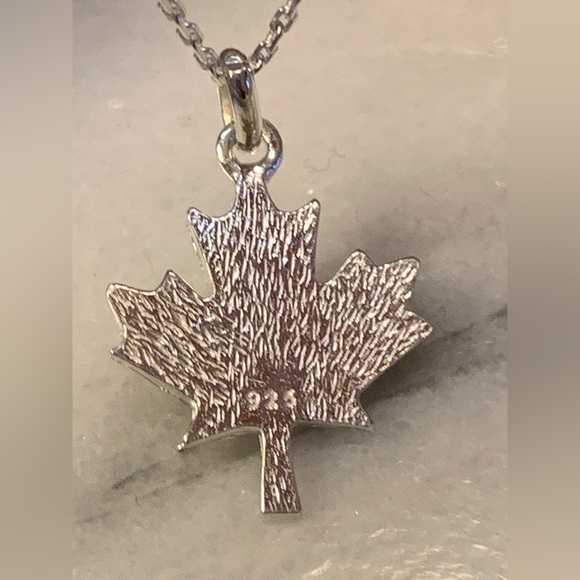 ๐จ๐ฆ Sterling Silver .925 Canada Maple Leaf Pendant Necklace 16โ - Picture 2 of 5